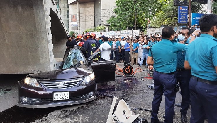 4 killed as girder falls on car in Dhaka